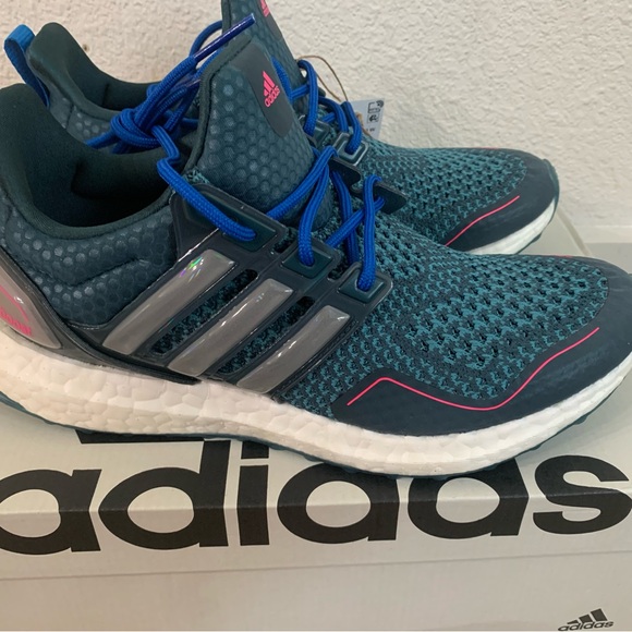 Brand new womens adidas. So cute just trying to downsize! Size 6. - Picture 2 of 3